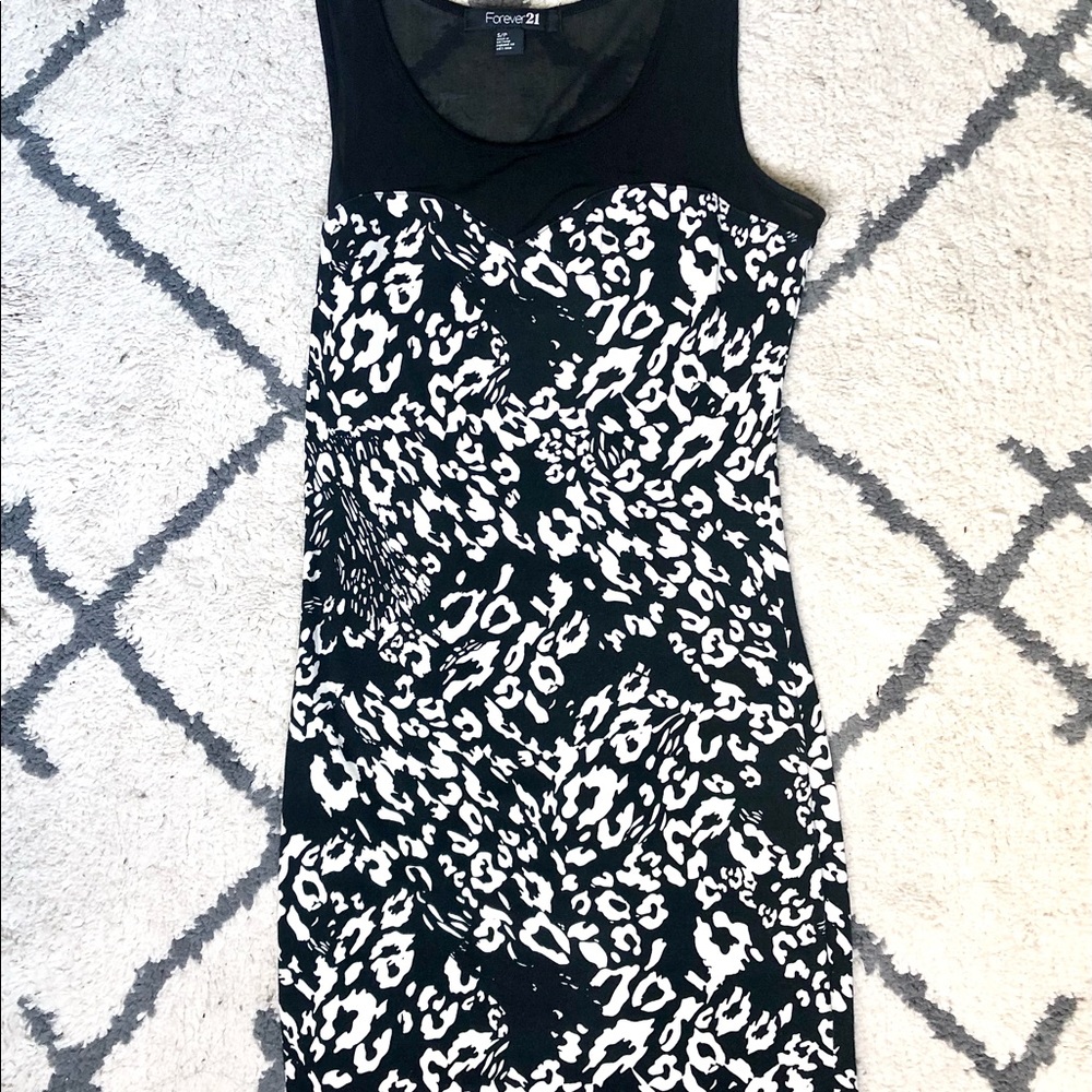 Forever 21 | Bodycon Black & White Dress